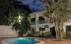 Hotel Holly